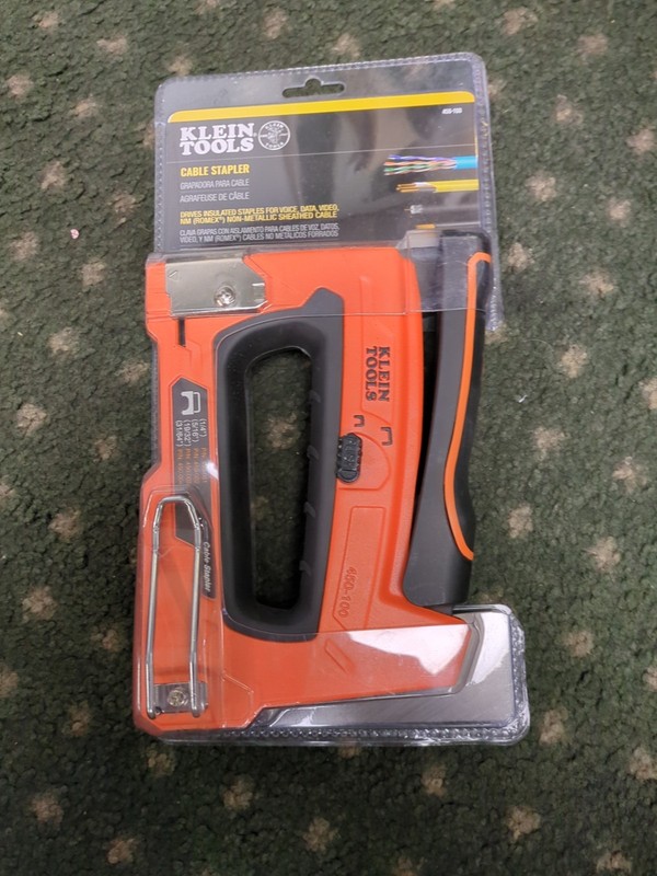 Klein Tools Cable Stapler 450-100 fits 1/4" - 31/64" Insulated Staples *NEW SEAL