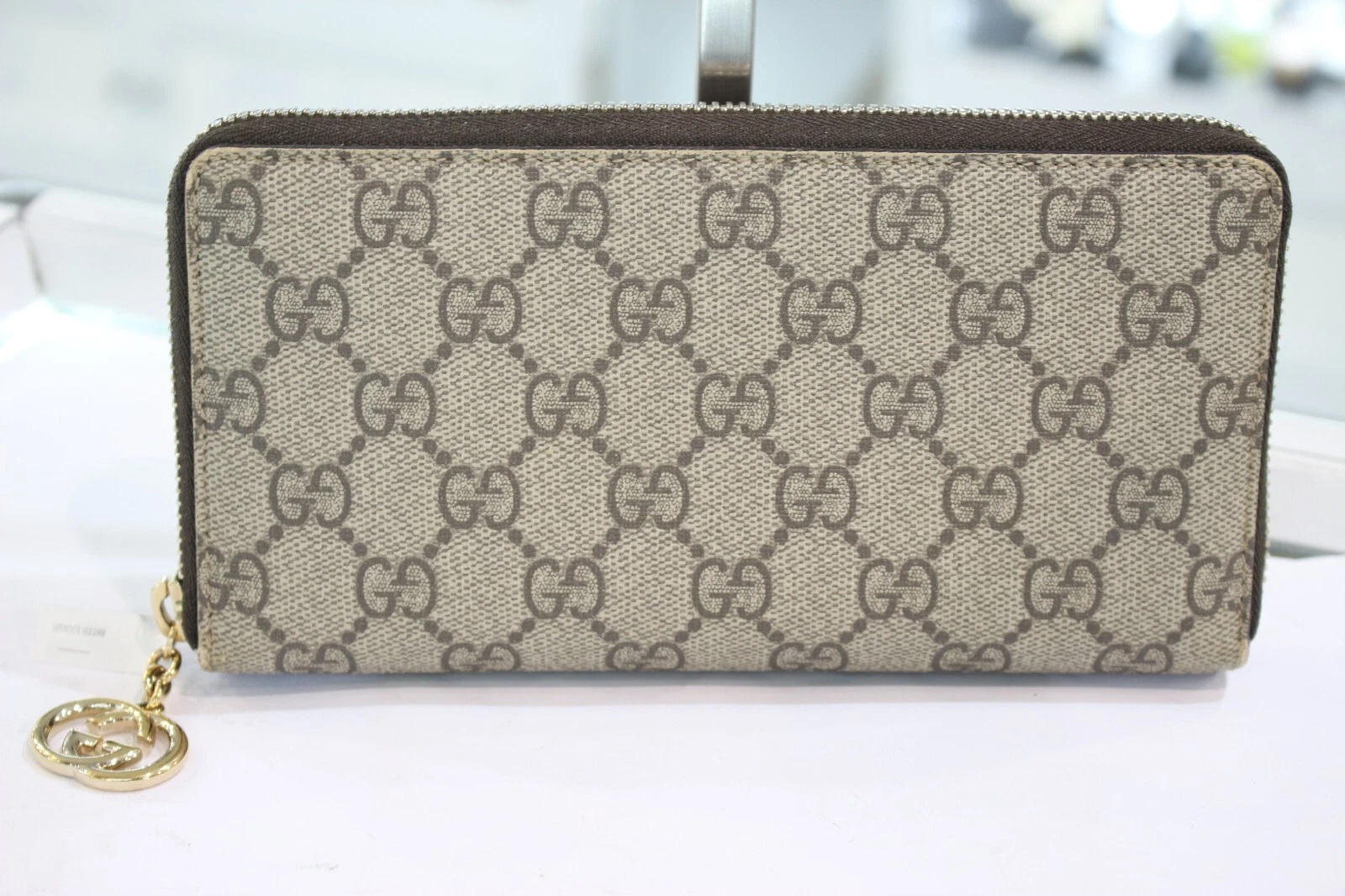 Gucci GG Supreme Round Long Wallet