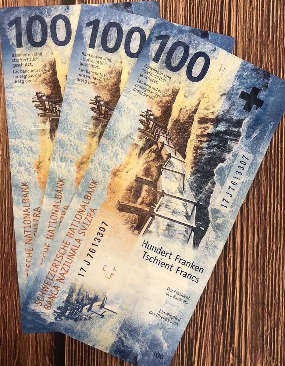 Switzerland 100 Francs. Swiss 100 CHF Authentic Circulated