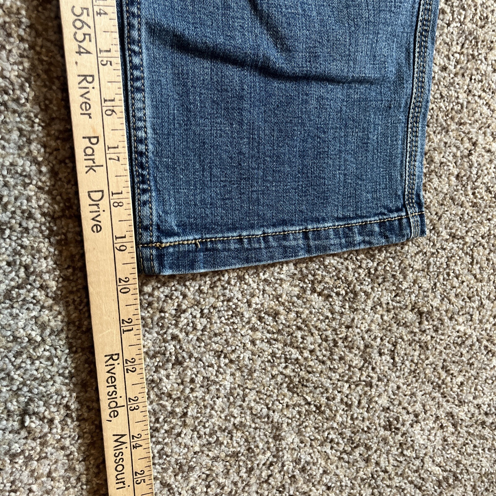 Levi's Jeans Womens Size 12 Blue Mid-Rise Capri Denim Pants 32 X 20 - View 10