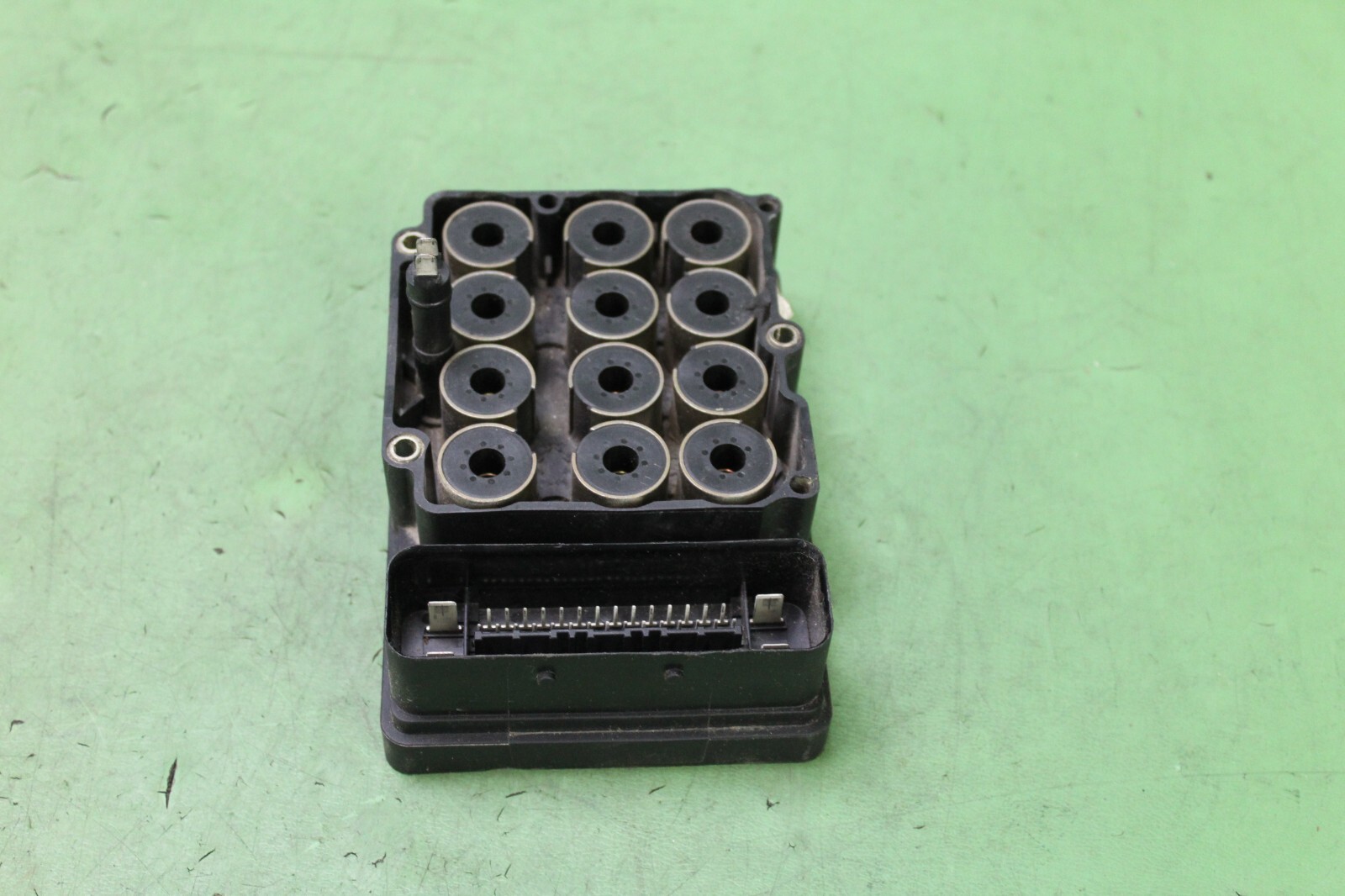 2005 Volvo S60 Anti Brake System ABS Control Module Unit 30643982 