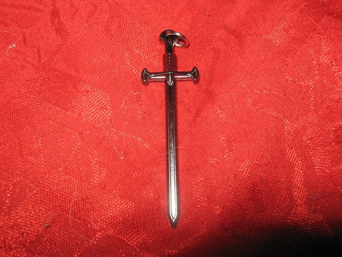Antiguo Collar Dije Collar Espada Daga Gris Oscuro Peltre Medieval de 50 mm - Imagen 2 de 2