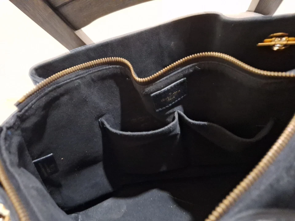 Bolso de Mano Louis Vuitton Empreinte Noir CA2188 Cadena con Cadena Dorada (Auténtico) Foto 4 de 4