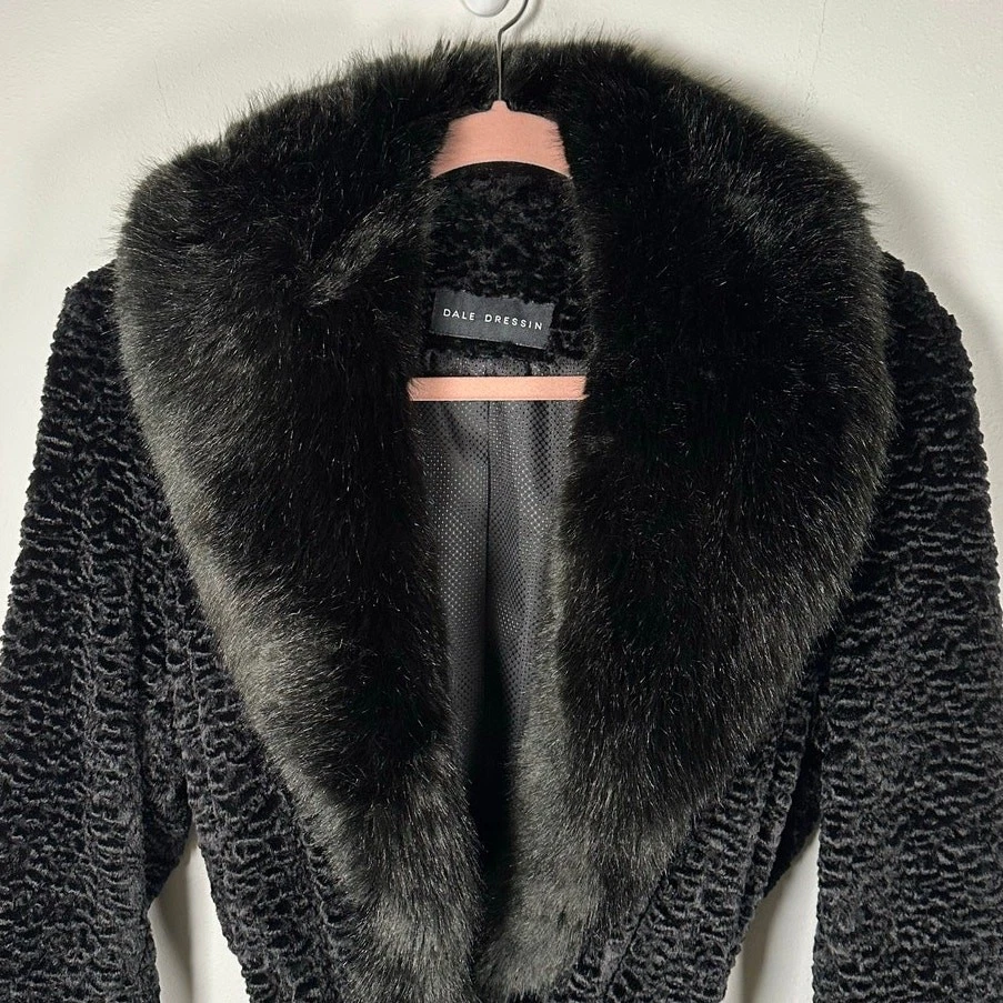 Abrigo de peluche para mujer Dale Dressin negro con cuello de piel sintética grande Foto 4 de 4