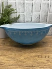 VTG 444 Pyrex Cinderella Bowl 4 Qt Snowflake Blue Garland Mixing Handles spout