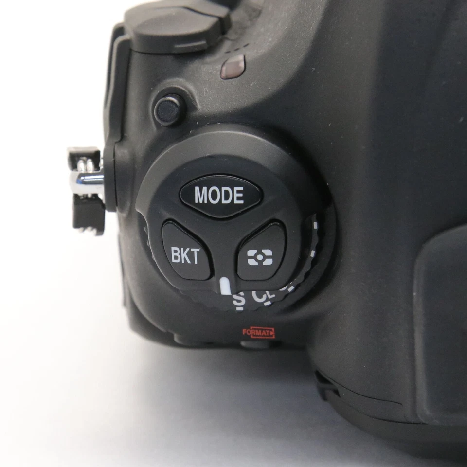 Nikon D5 Digital Camera body 20.8MP DSLR (Dual XQD Slots) SHUTTER COUNT : 10,121 - Image 4 of 4