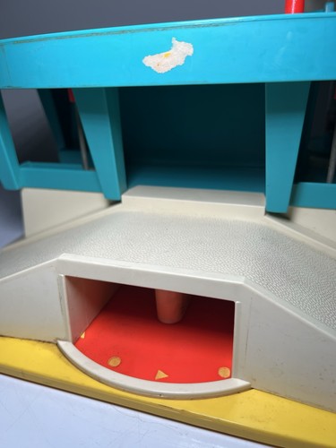 Fisher Price Play Family Airport 996 1972 en muy buen estado juego Little People solamente - Imagen 5 de 9