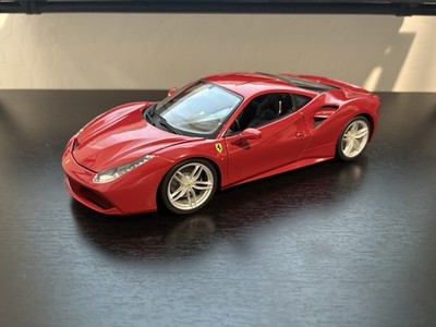 ミニカー Bburago Ferrari 488 GTB 1/18 Ferrari 488 GTB von Bburago jetzt in 1:18 als Signature