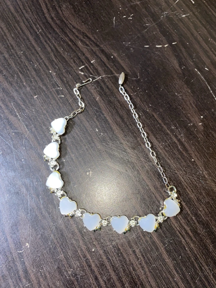 Vintage Moonray / Moonglow Creamy White Lucite Heart Choker Necklace 16 Inch - Image 3 of 4