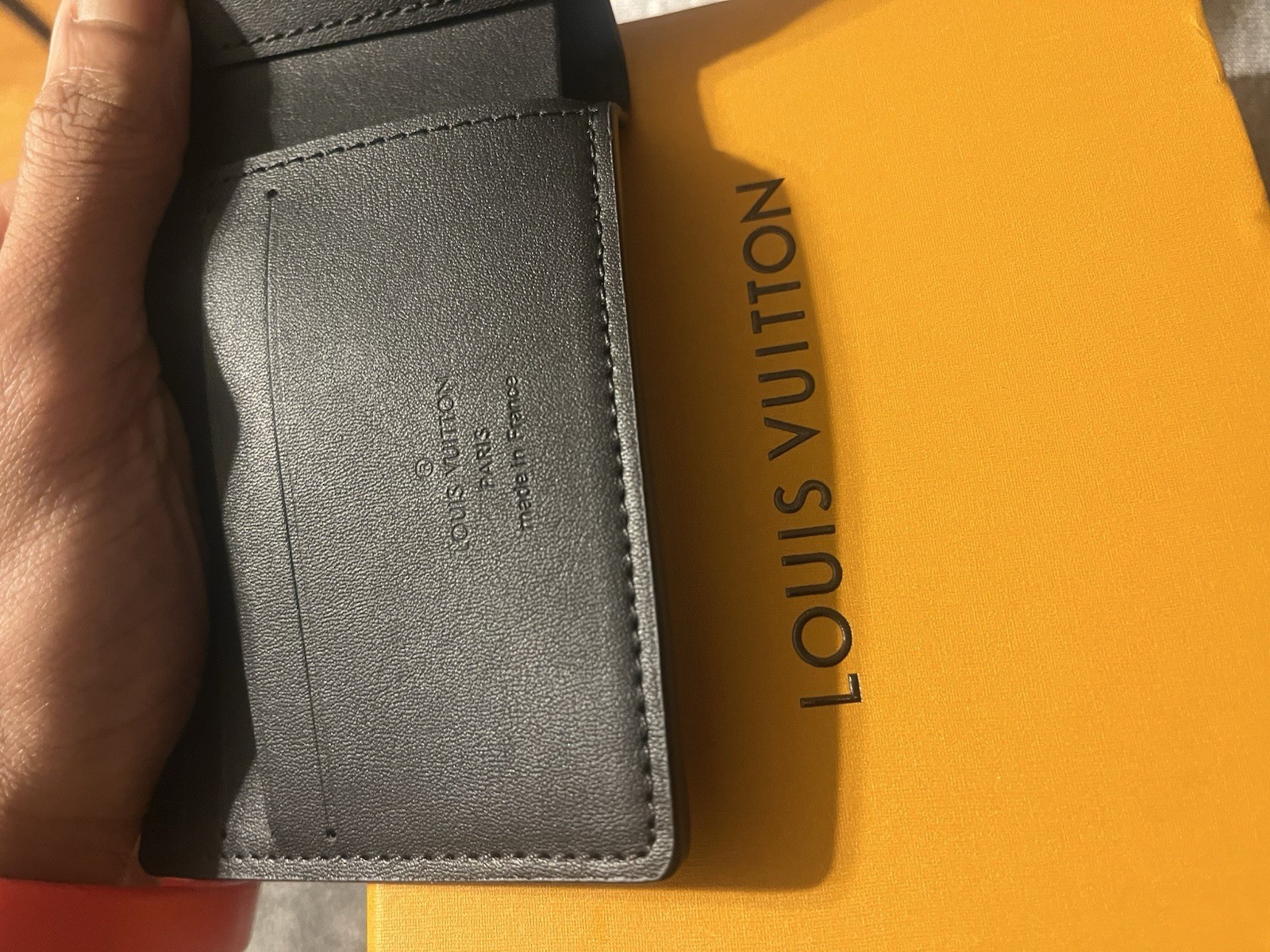 LV WALLET - image 2