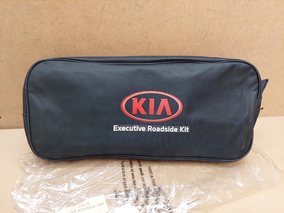 Kia Sportage Executive Road Safety Kit 2011-on AC09207006 Genuine NEW — 第 2/4 张图片
