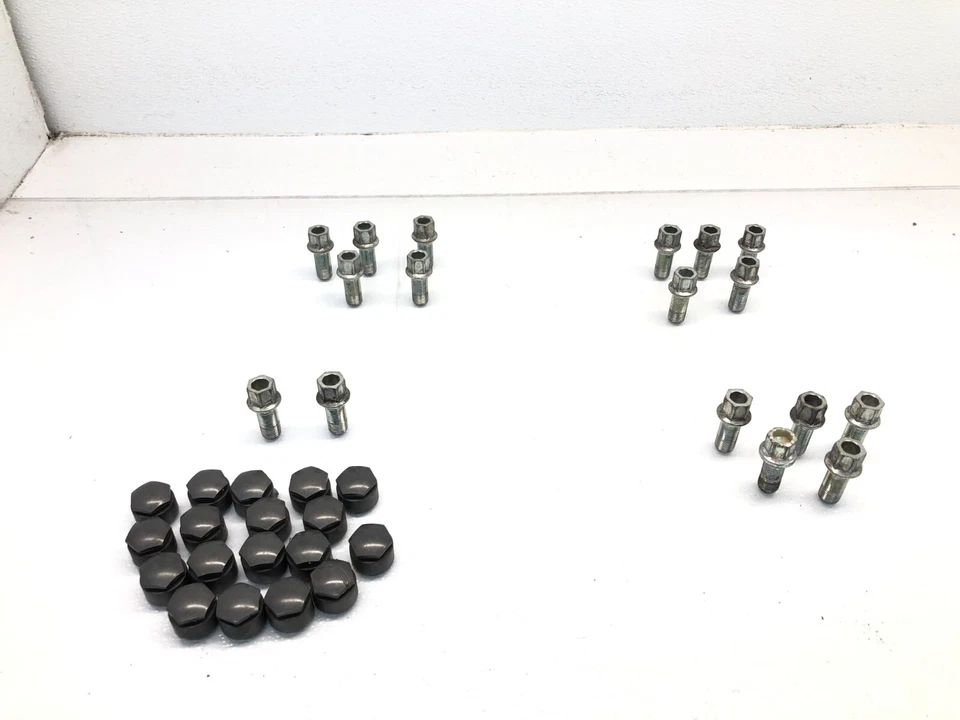 AUDI A4 S4 B9 2017-2024 JUEGO DE PERNOS DE TUERCA DE LLANTA CON TAPAS OEM Foto 2 de 4