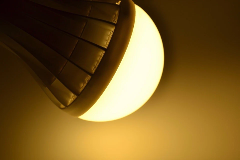 E27 220V 3W 5W 7W 9W 12W 15W 20W LED Light Bulb Lamp 5730 SMD Cool Warm White - Image 2 of 4