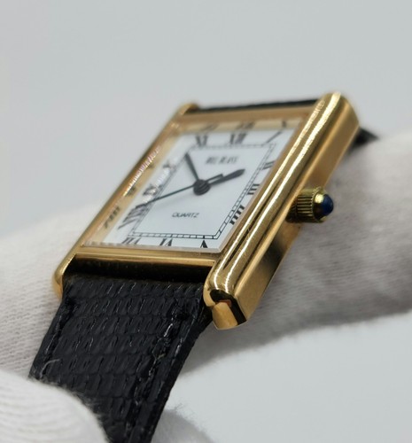 Reloj de cuarzo Bill Blass "Tank" para dama tono dorado con esfera blanca y números romanos - Imagen 11 de 19