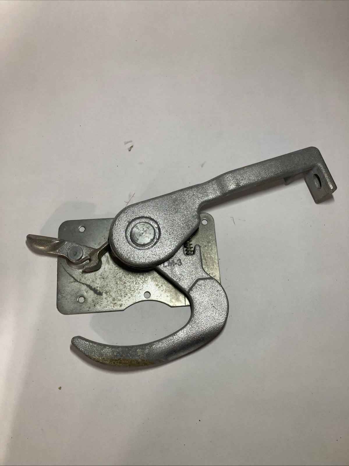 Lock Handle for Recessed 1" Roller Doors 025-10501 image 1