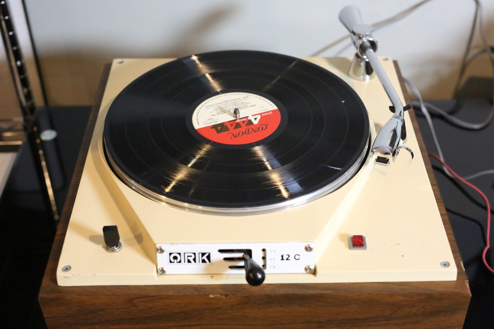 QRK-12C Broadcast TT w/ Rek-o-kut S320 & Shure Cart + new stylus Collectors TT!!