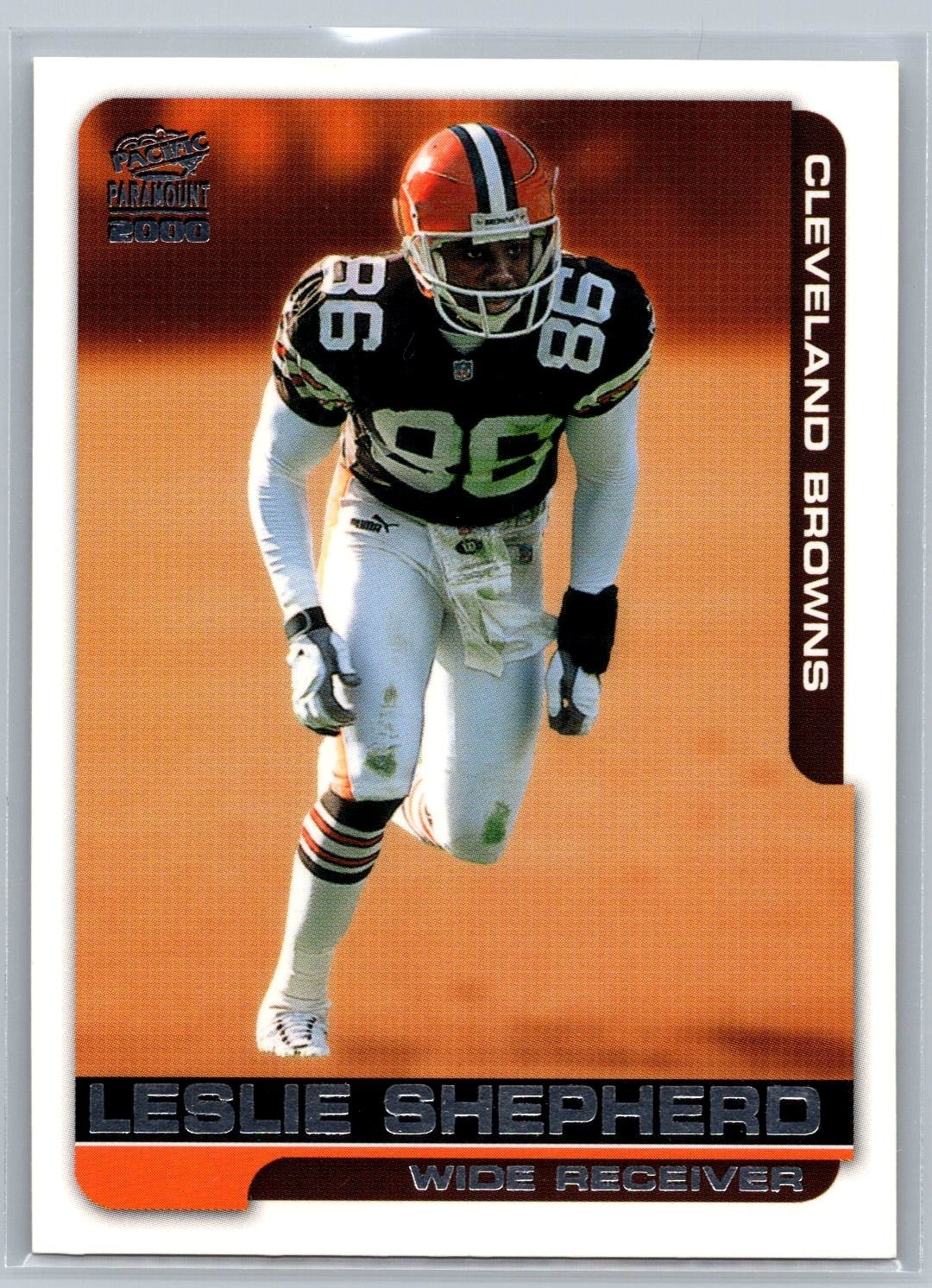 2000 PACIFIC PARAMOUNT CARD # 61 Leslie Shepherd - Cleveland Browns