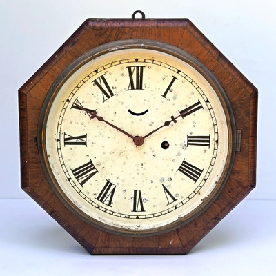   Unrestaurierte Viktorianische Wanduhr Jerome & Co Connecticut Holz & Messing Patina