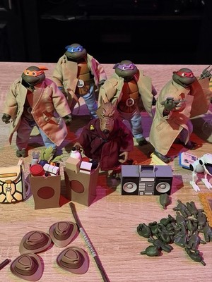 NECA Teenage Mutant Ninja Turtles In Disguise 4-Pack  W/ SPLINTER & Accessories