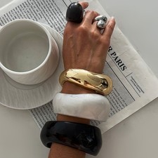 Oval French Retro Resin Bracelet with Electroplated Finish Vintage Geometry