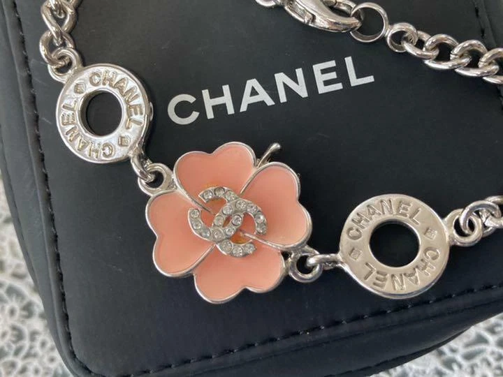 Подлинный CHANEL со стразами CC логотип клевер подвеска цепочка браслет серебро/розовый б/у - Изображение 2 из 4