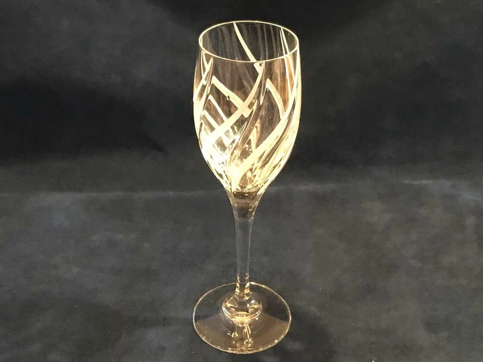 Mikasa Crystal WINDLASS 8 1/4" SWIRL CUT GLASS WINE GLASS - MINT!