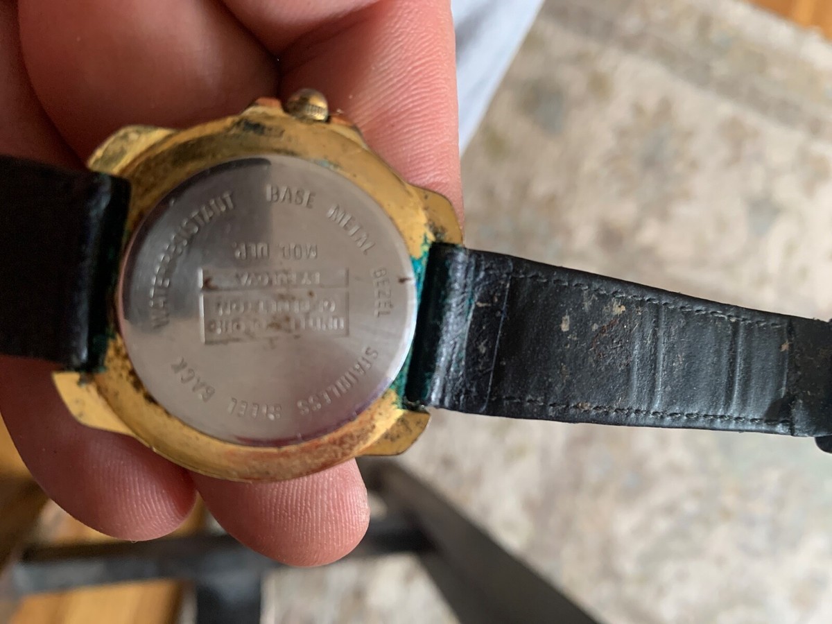 VINTAGE BENETTON BULOVA MAP OF WORLD, NEW BATTERY (WORKS AS VINTAGE BENETTON BULOVA MAP OF WORLD, NEW BATTERY (WORKS AS
