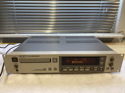 TASCAM CD-RW5000 Professional CD-Recorder + CD-Player - geprüft vom Händler
