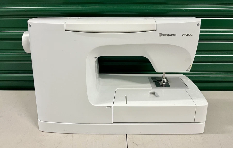 Husqvarna Viking Designer SE Limited Edition Sewing & Embroidery Machine - Image 3 of 4