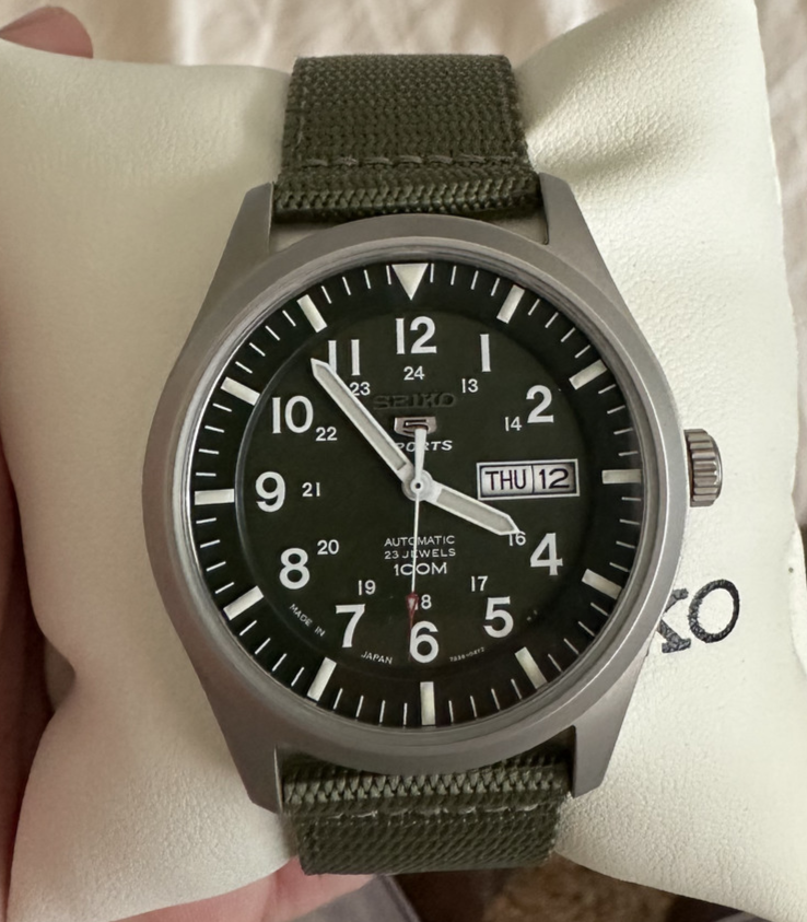 SEIKO Seiko 5 SNZG09J1 Green Dial - Barely Worn - Box and papers