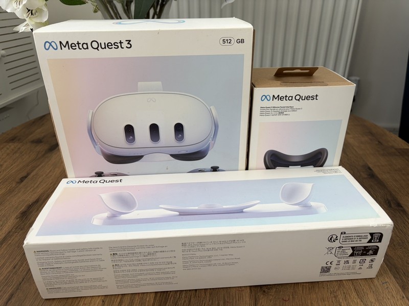 Meta Quest 3 VR Headset 512GB with Controllers and charging dock
