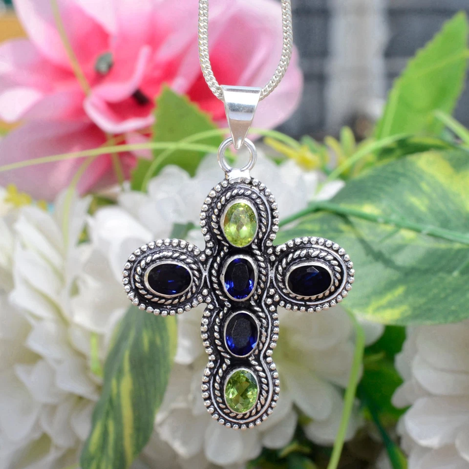 Colgante de ocasión de plata de ley 925 con cruz de piedras preciosas talladas en tanzanita y peridoto Foto 3 de 4