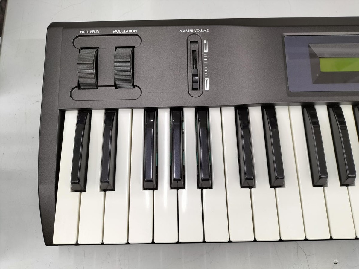 KORG X5D 61-Key AI2 Synthesizer Keyboard 64-Voice 8MB ROM w