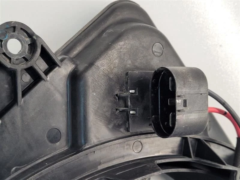 BUICK ENCORE 2014-2019 Radiator Fan Motor Assembly 1.4L 95301357 - Image 4 of 4