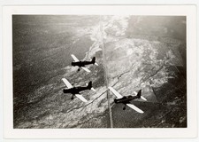 VINTAGE WWII-ERA 1940s PHOTO MILITARY WAR PLANE FIGHTER JETS SNAPSHOT US