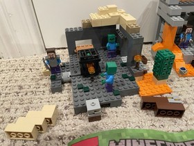 Lego Minecraft The Iron Golem 21123, The Dungeon 21119 , And The Cave 21113 LOT 