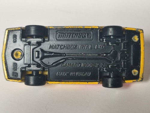 MATCHBOX Chevrolet Camaro IROC Z 28 Giallo Modellino 1:63 Vintage Anni 80 1985 - Foto 5 di 5