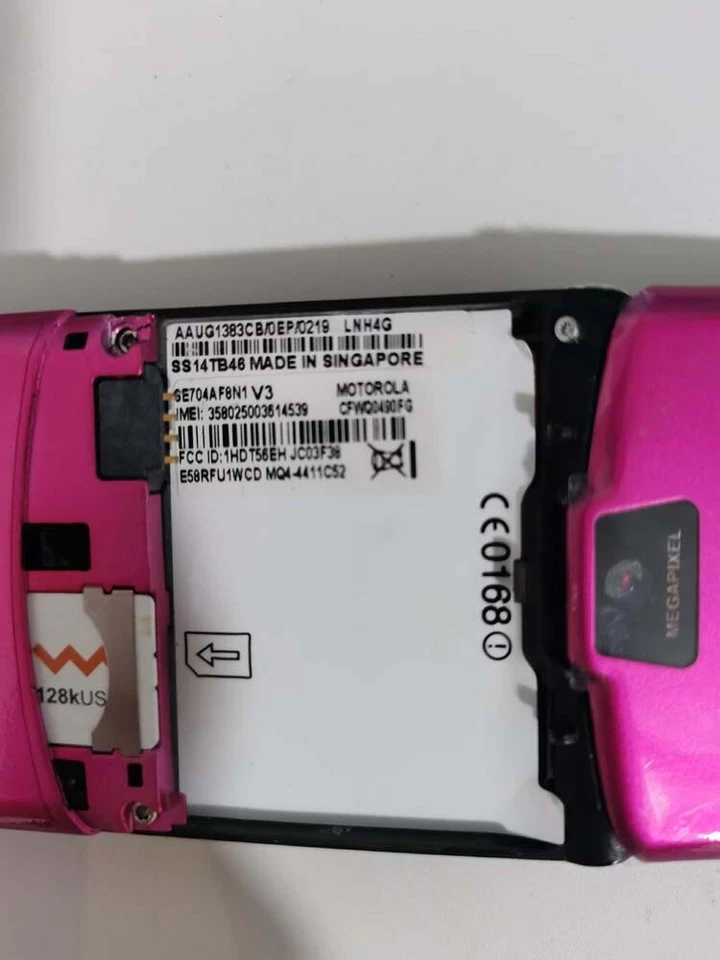 Unlocked - Motorola RAZR V3 all colors 2G vintage Mobile Phone Good Condition - Image 4 of 4