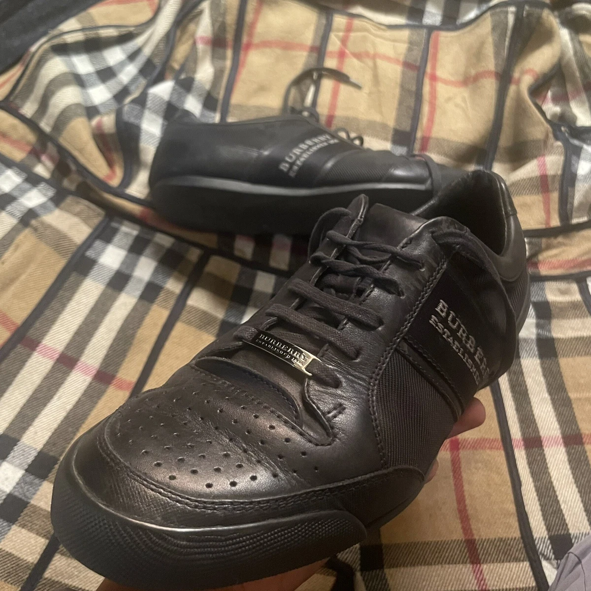 Burberry hotsell black shoes
