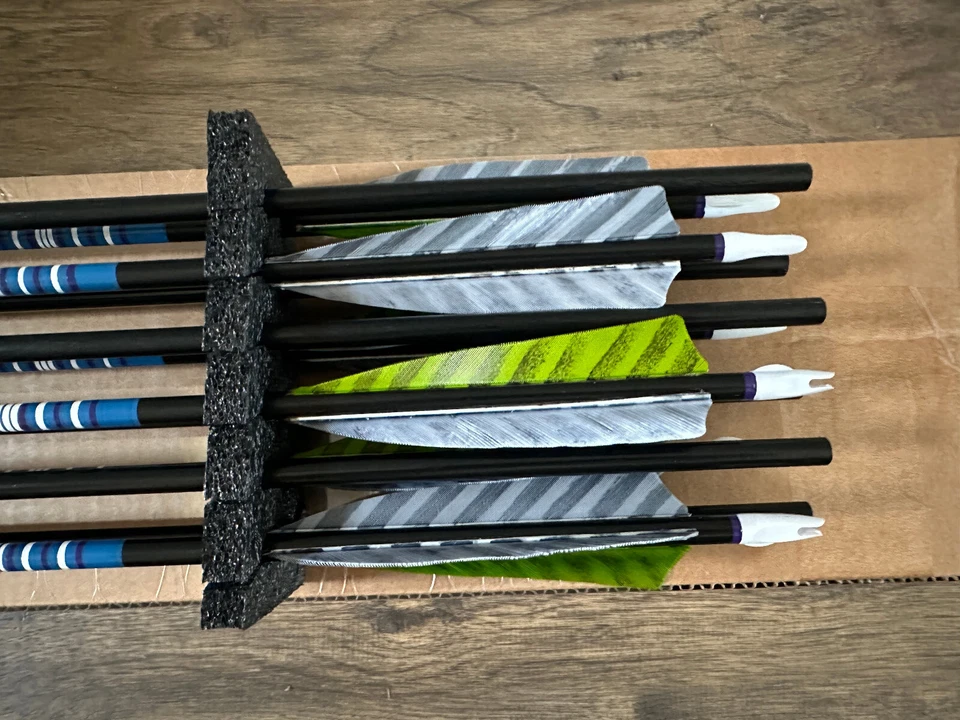 (12) Rose City PO Cedar NIGHTFALL 5S 11/32" PAINTED & MATCHED 45-50# Arrows [v2] - Image 4 of 4