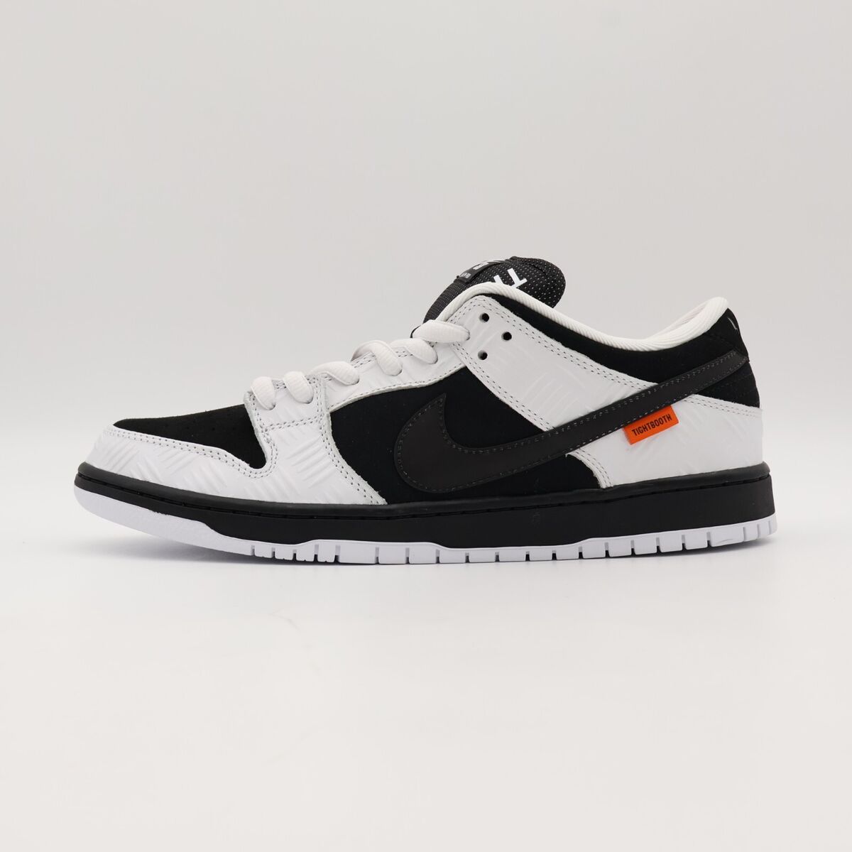 FD2629-100 TIGHTBOOTH Nike SB Dunk Low Pro QS Black White FD2629-100 TIGHTBOOTH Nike SB Dunk Low Pro QS Black White