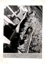 WWII Ufficiale Ferito in Jeep Convertita Stampa Associata Fotografia 8x11" 1943