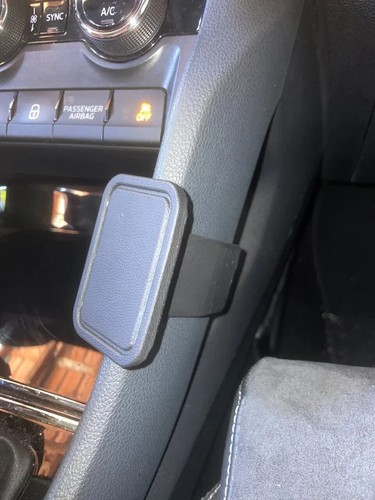 Skoda Kodiaq & Karoq Mount for Magnetic Phone Holder (Compatible with 2017-2024) - 第 1/7 張圖片