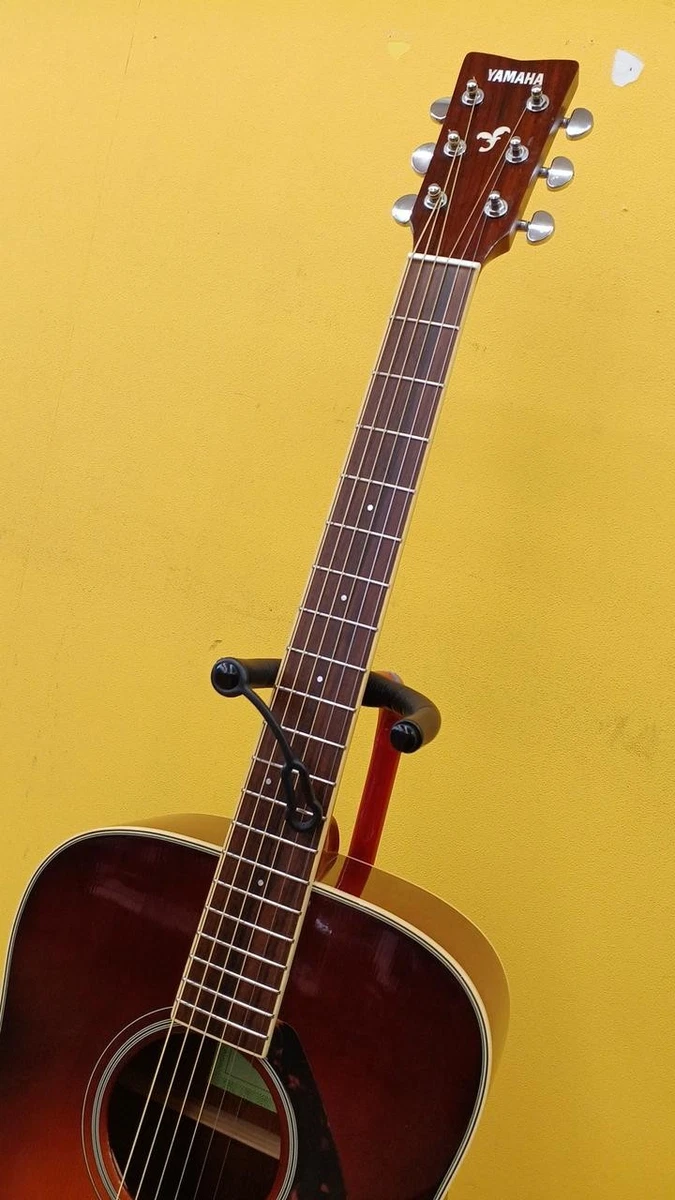 Guitarra acústica Yamaha FG820 marrón Sunburst tapa de abeto sólido con estuc...