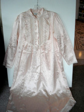 VTG AMANDA STEWART SATIN COTTON BACK NIGHTGOWN COTTAGE LACE EMBROIDERED SIZE M/P