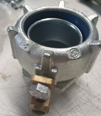  NEW THOMAS BETTS 5337GR, LIQUIDTIGHT SEALTIGHT STRAIGHT CONNECTOR GROUNDED 2''