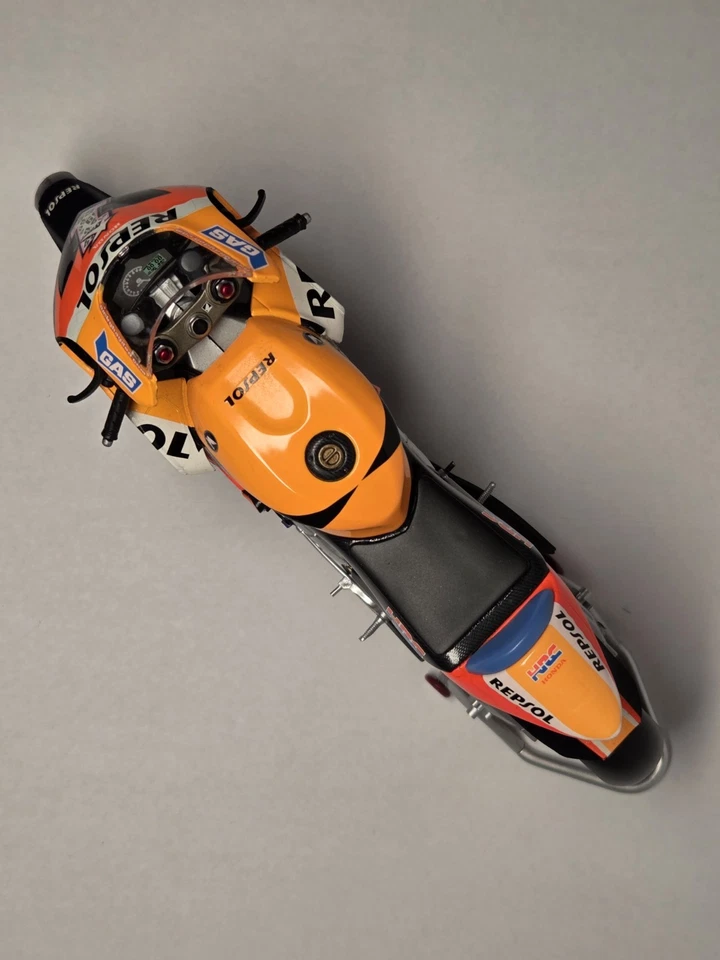 MINICHAMPS 1:12 REPSOL HONDA RC212V - NICKY HAYDEN #1 WORLD CHAMPION MotoGP 2007 - Bild 4 von 4