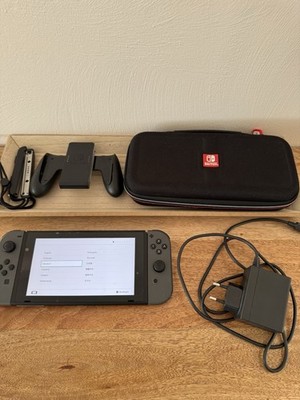 Nintendo Switch Konsole + Pro Controller + Joy Con Ladestation Zubehörpaket