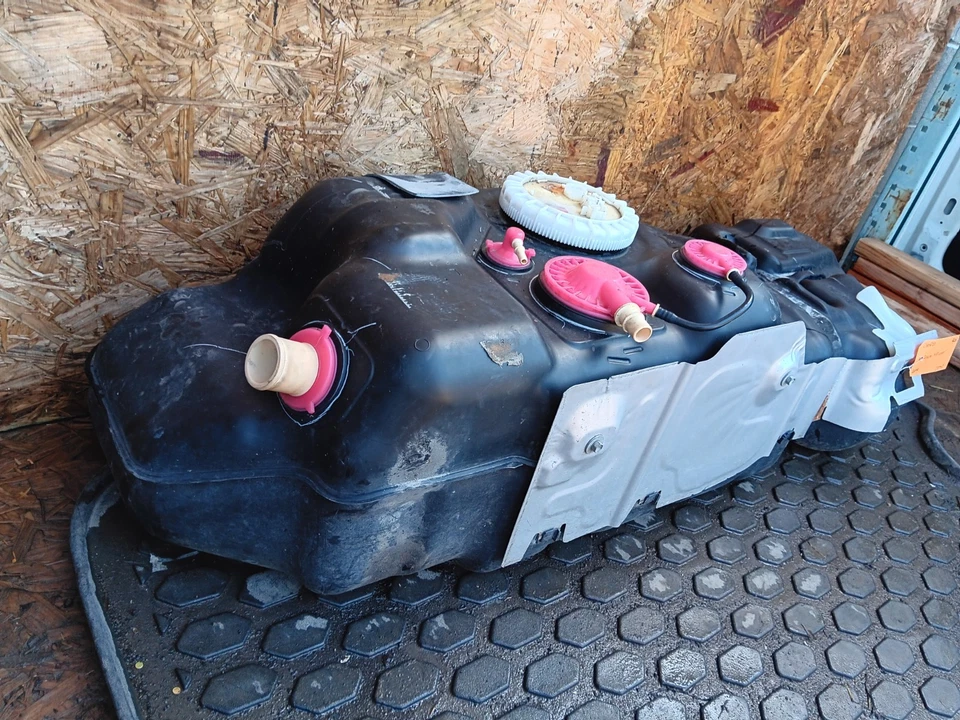 OEM 2014 Toyota 4Runner 4.0L FUEL GAS TANK RESERVOIR Foto 3 de 4