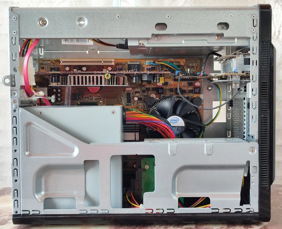 ASUS Terminator T3 Retro Windows XP Gaming MiniPC - Image 4 of 4